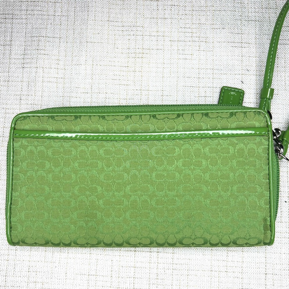 Coach Vintage Vibrant Green Wristlet Wallet Silver Accents NWOT Never Used RARE - Picture 3 of 14